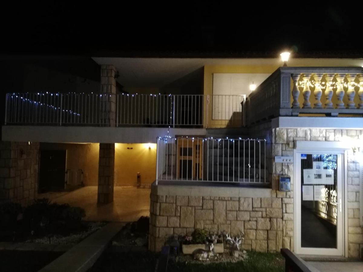 Guest House Vila Luka Portoroz Bagian luar foto